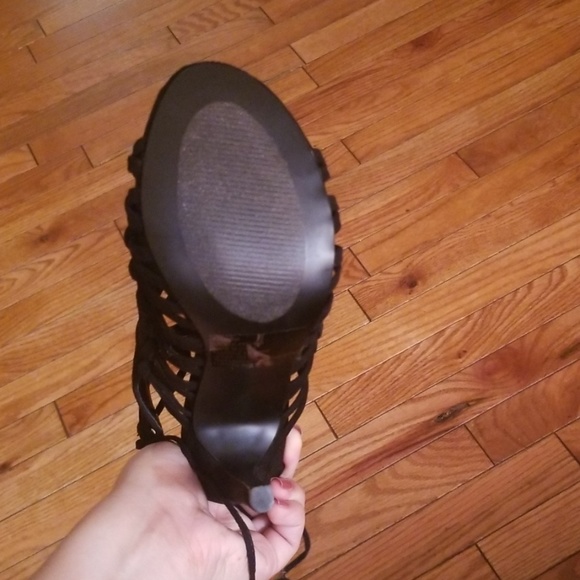 Heels - Picture 4 of 4